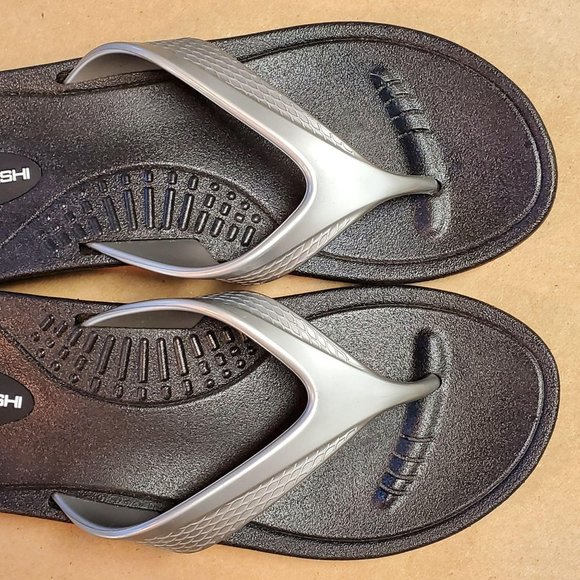 Okabashi Marina Flip Flop Medium (6.5-7.5) Silver - Picture 1 of 5